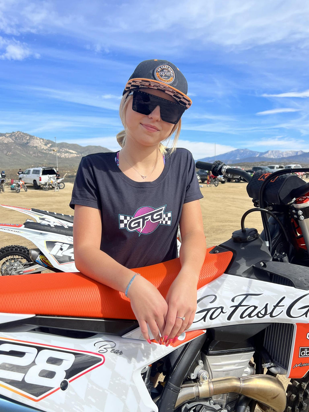 Women's Cut Hold It Wide 2.0 T-Shirt