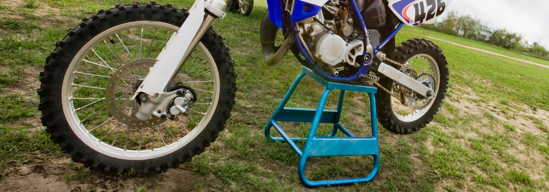 Lifting Your Motocross Bike onto the Stand: GoFastGirls How-to Series